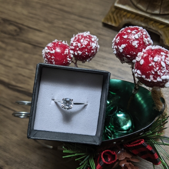 Beautiful Sterling Silver Ring - Picture 3 of 5